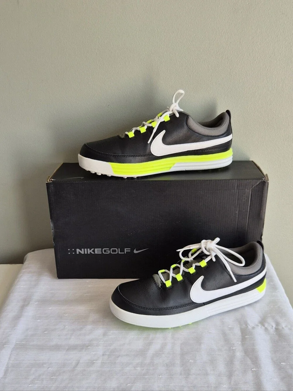 The VT Nike Junior Spikeless Golf Shoes Size 6Y